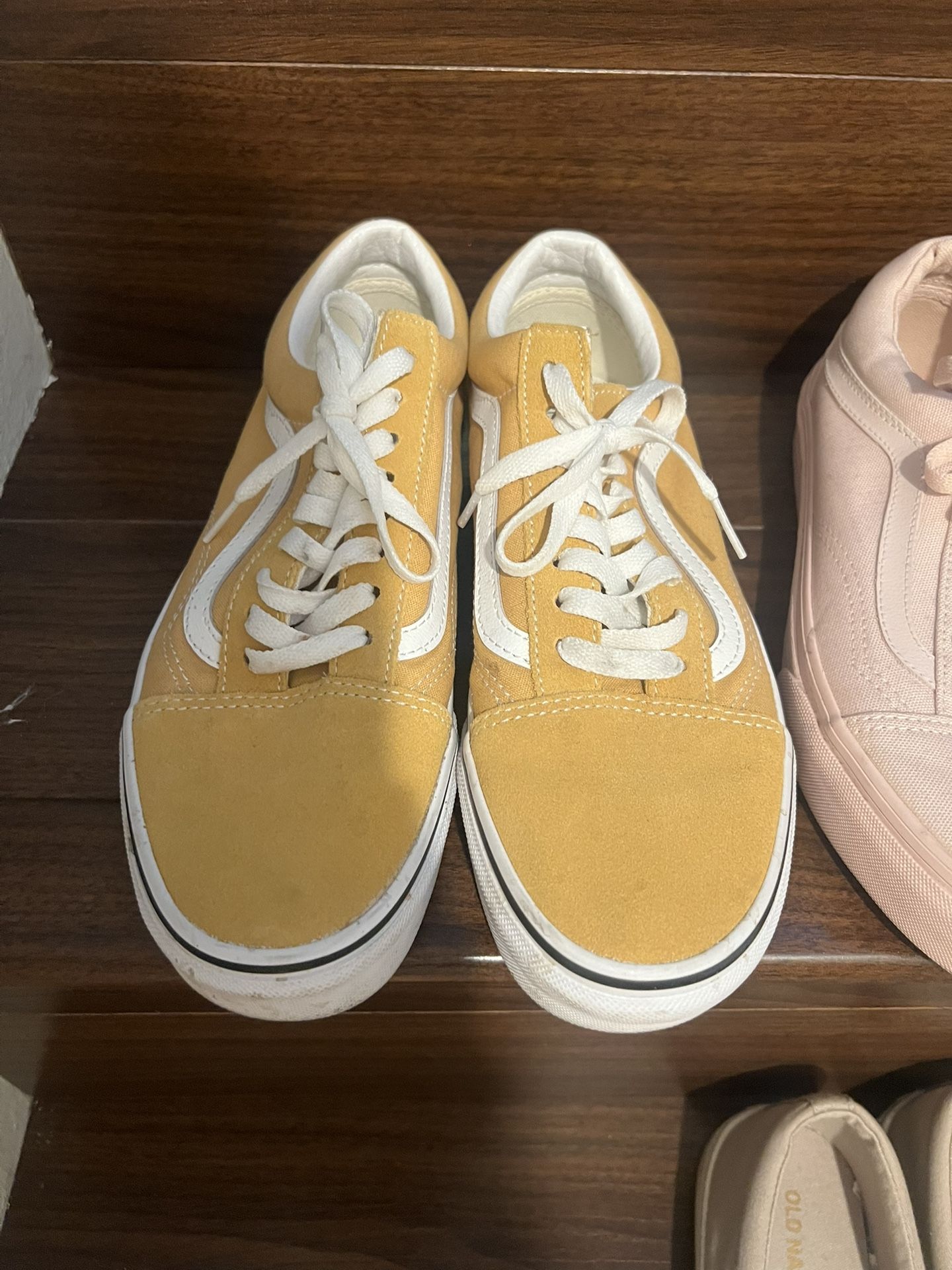 YELLOW VANS