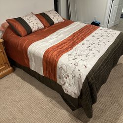 Queen Size Bed (Mattress, Box Spring, & Frame) 