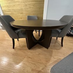 Excellent Condition Dining table & Chairs