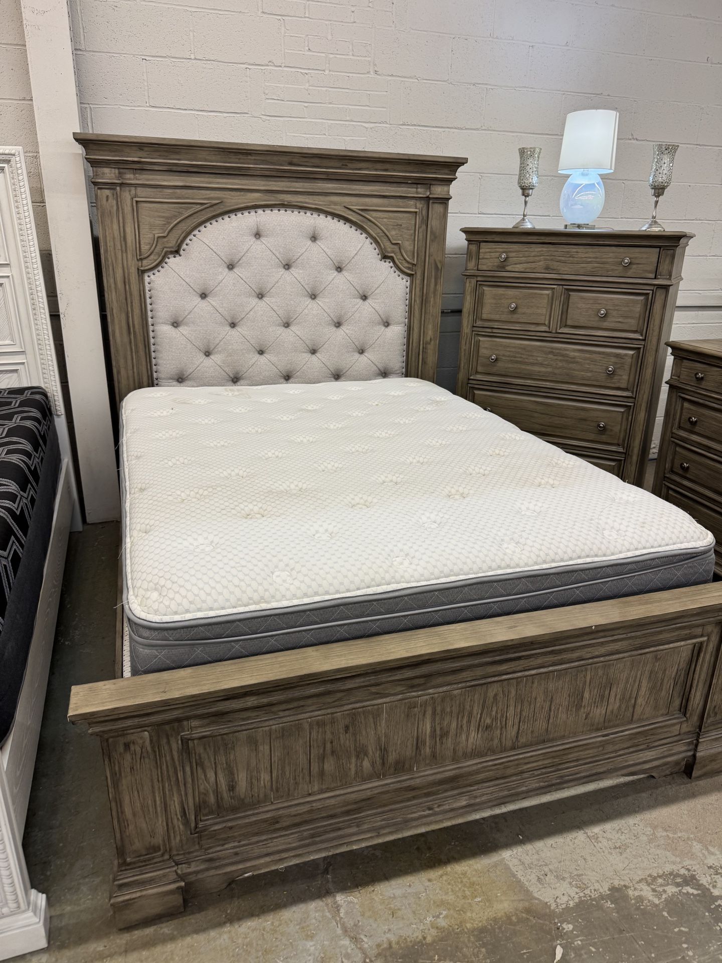 Beautiful Queen Size Bed