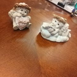 2 Cherubs