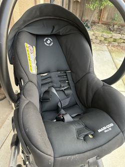 Maxi Cosí Car Seat And Base 