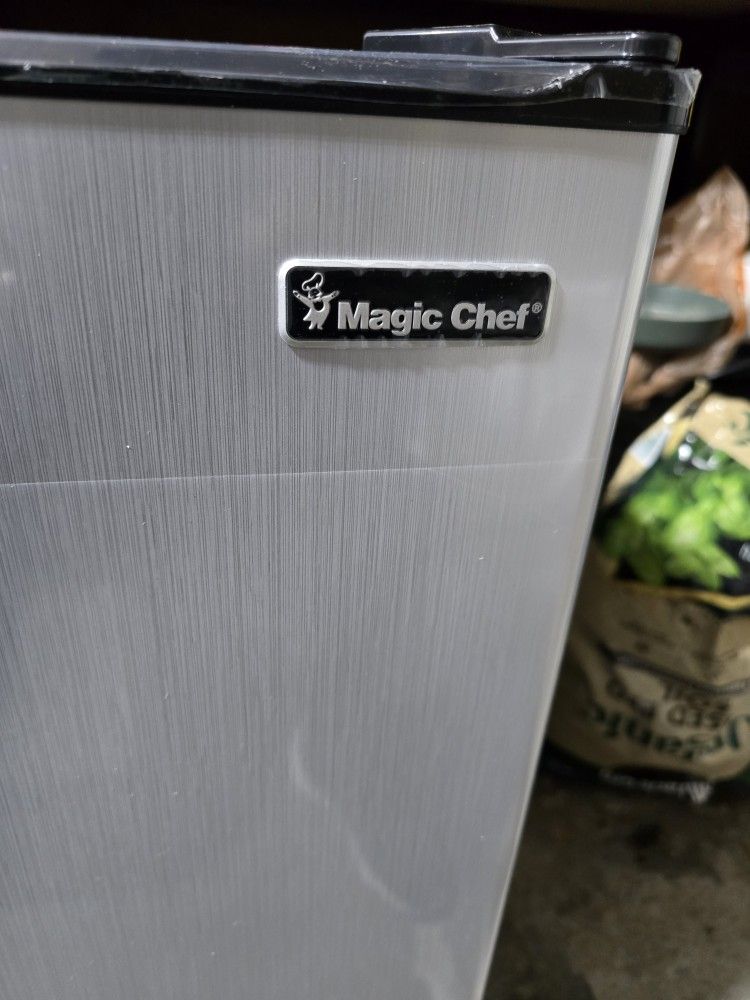 Cowsar White Up Right Freezer.5.9 Cuft Model Lscf - D58165 # 712