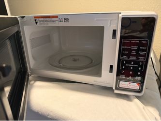 Mainstay 700 Watts Microwave