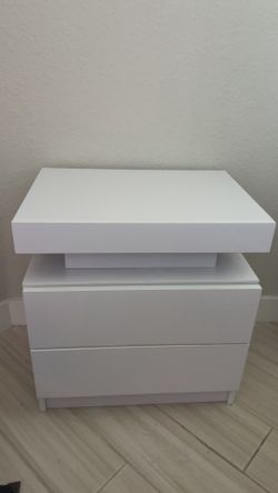 2 side tables