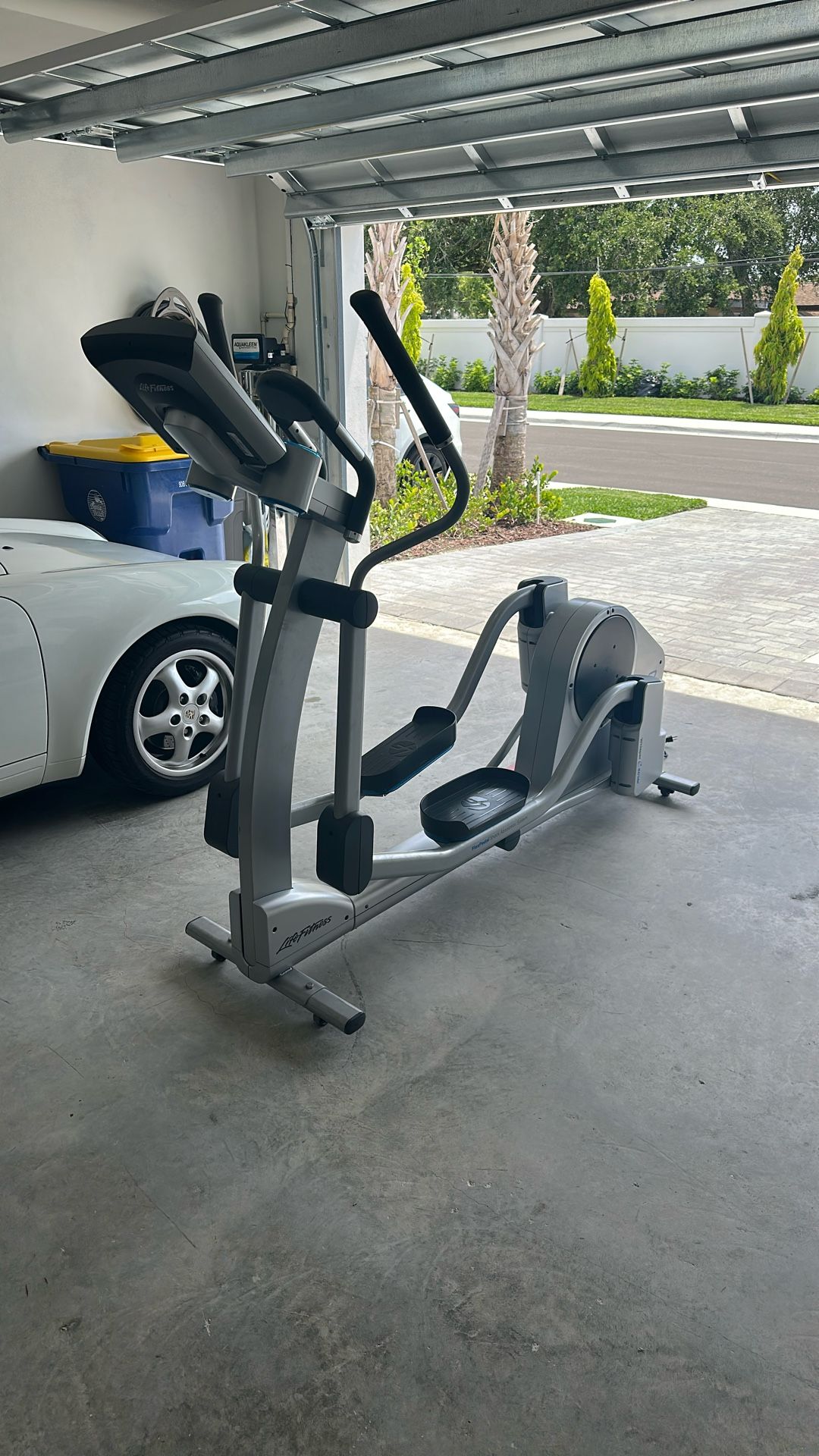 Life Fitness Elliptical X8