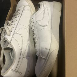 Woman’s Nike Low Blazers 