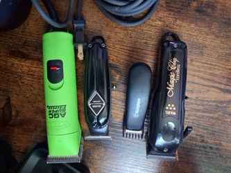 Barber clipper set. Most gurads.