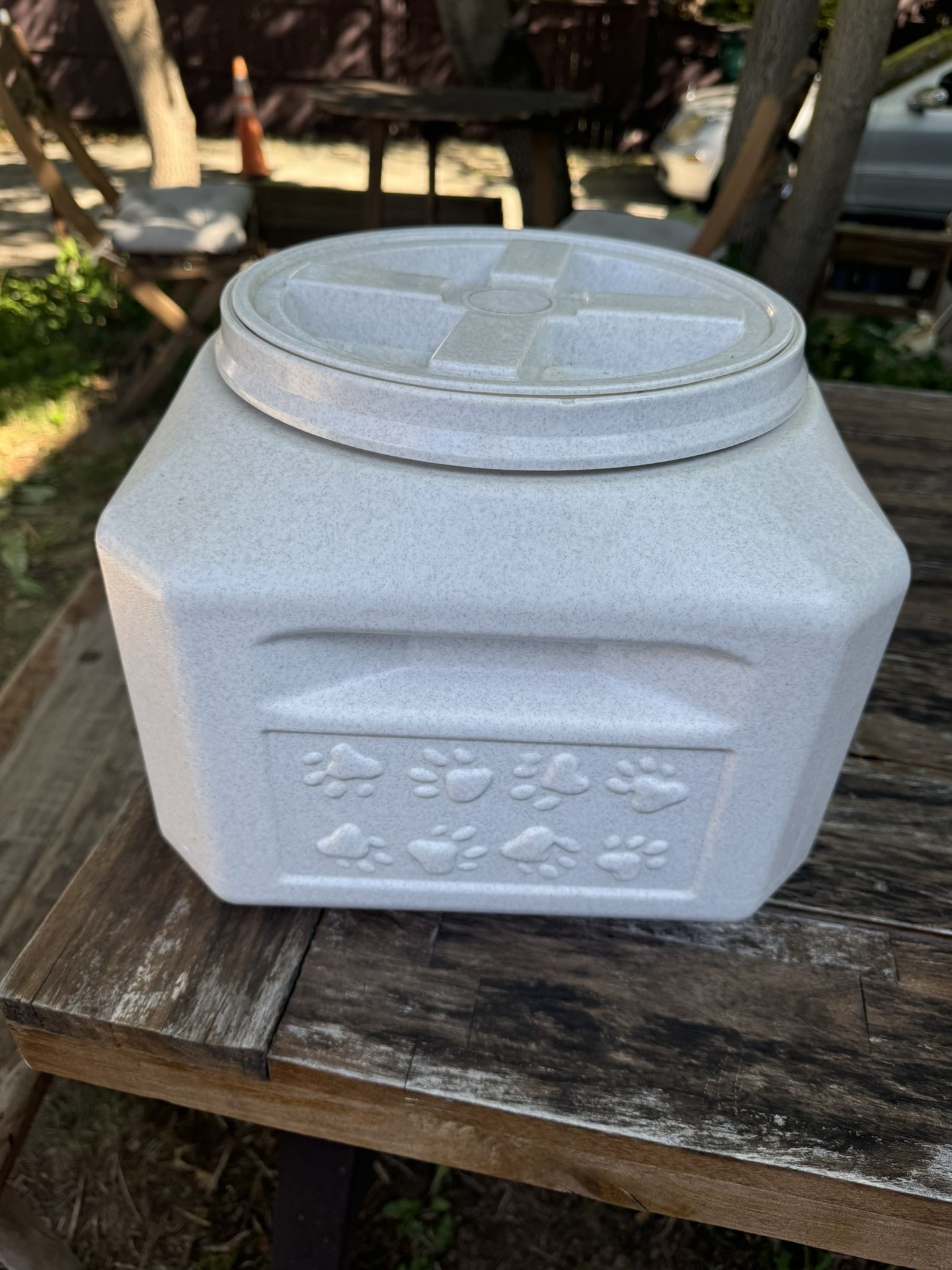 Sealable Cat or Dog Food Container