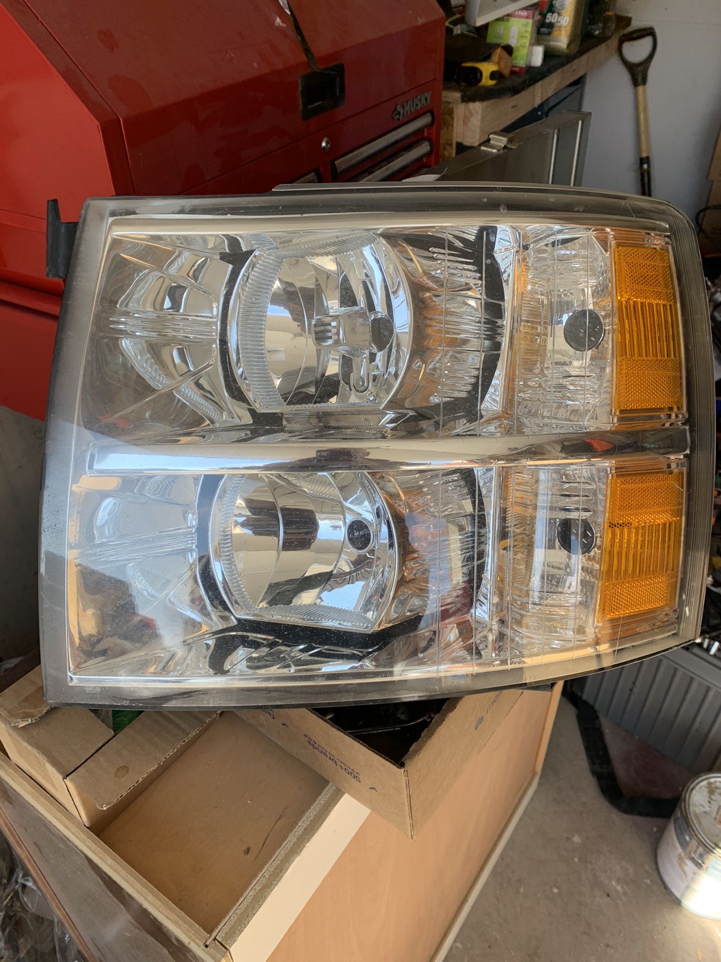 10’ Silverado Chevy 2500Hd driver side headlight. N