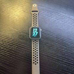 Apple Watch Series 5 Nike +