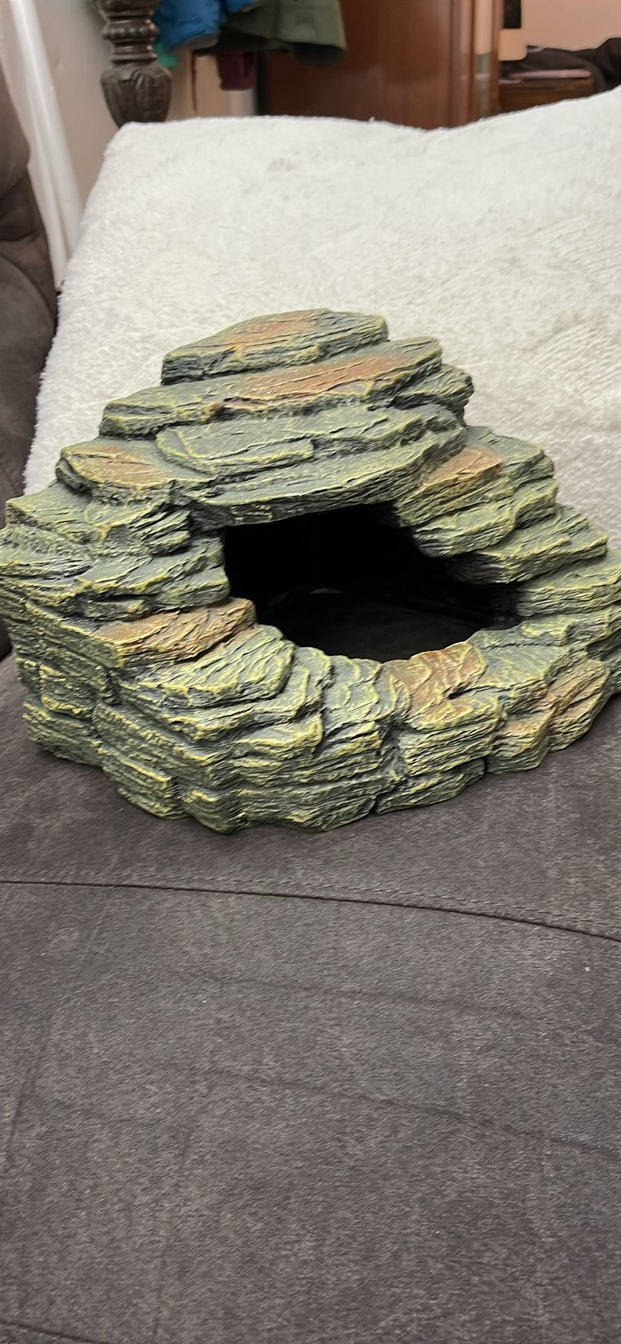 Medium Reptile Rock Hide