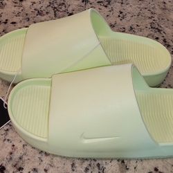 Nike Calm slides