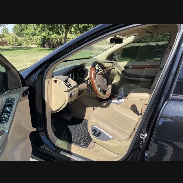 California R350 2006 Mercedes R350 Great Buy for Sale in Bakersfield, CA - OfferUp