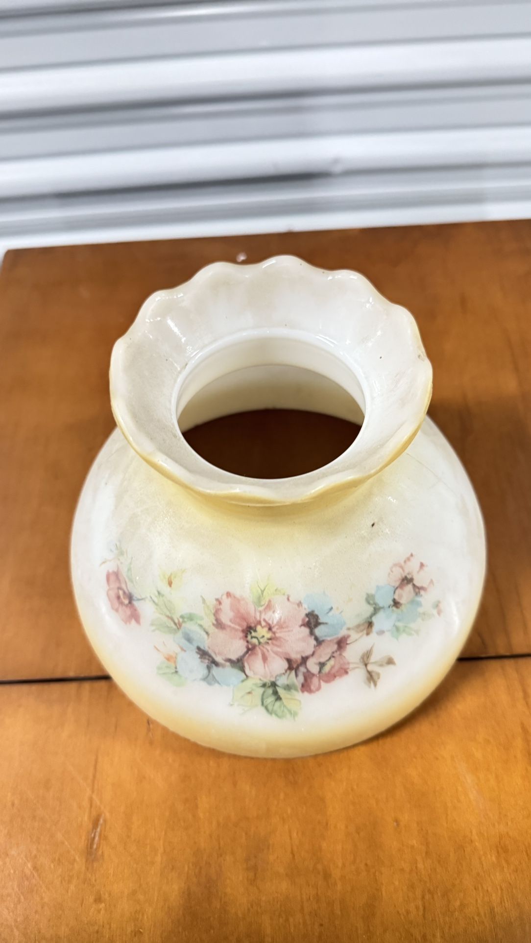 Vintage Pretty lavender/pink/blue flowers on one side with scalloped top rim.