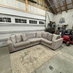 Sectional Couch (DELIVERY AVAILABLE)