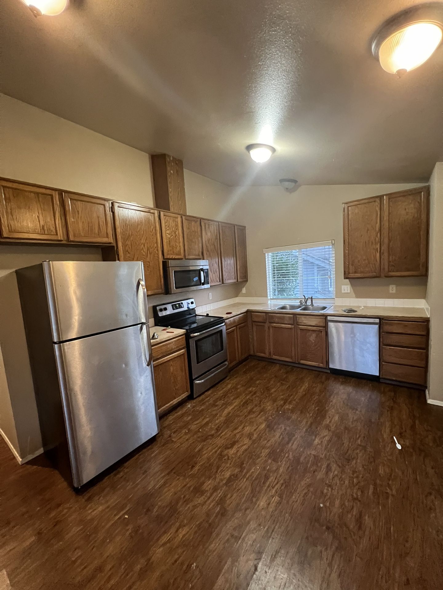 Kitchen Cabinets With Countertops