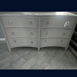 Dresser With Mirror 