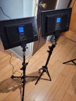 2 Neewer NL-192AI LED Video Light panel featuring a built-in 8000mAh lithium battery.