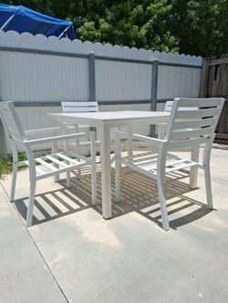 PATIO DINING SET PERFECT CONDITION