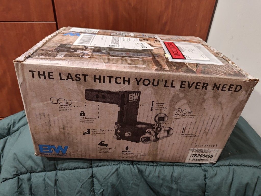 Brand New  B&W Tow And Stow Truck Hitch