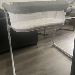 HALO Innovations bassinest- sleeper $59 Never Used 