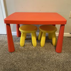 Ikea MAMMUT Children's table, indoor/outdoor red w/ yellow stools 30⅜×21⅝