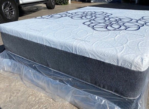 Cal King Bamboo Cool Gel Memory Foam!!