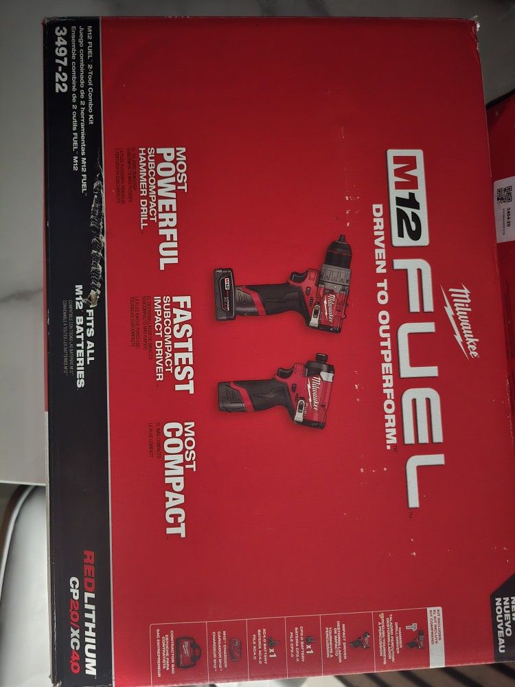 Milwaukee M12 Drill Set