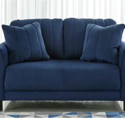 ✨SUPERB & SMOOTH ✨– Navy Blue Plush Loveseat (Like New!)