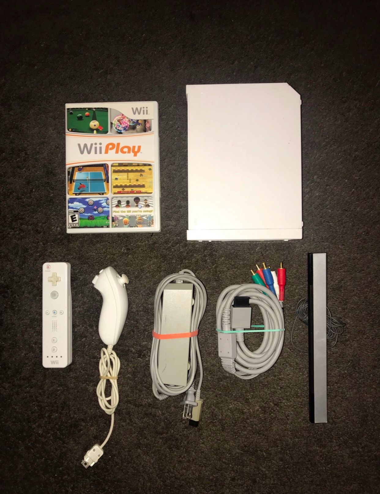 Nintendo WII with WII PLAY Game