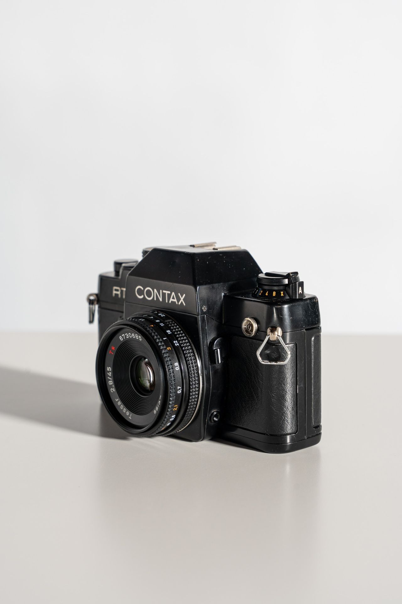 Contax RTS II w/ Carl Zeiss 45mm F/2.8 Lens (35mm Film Camera)
