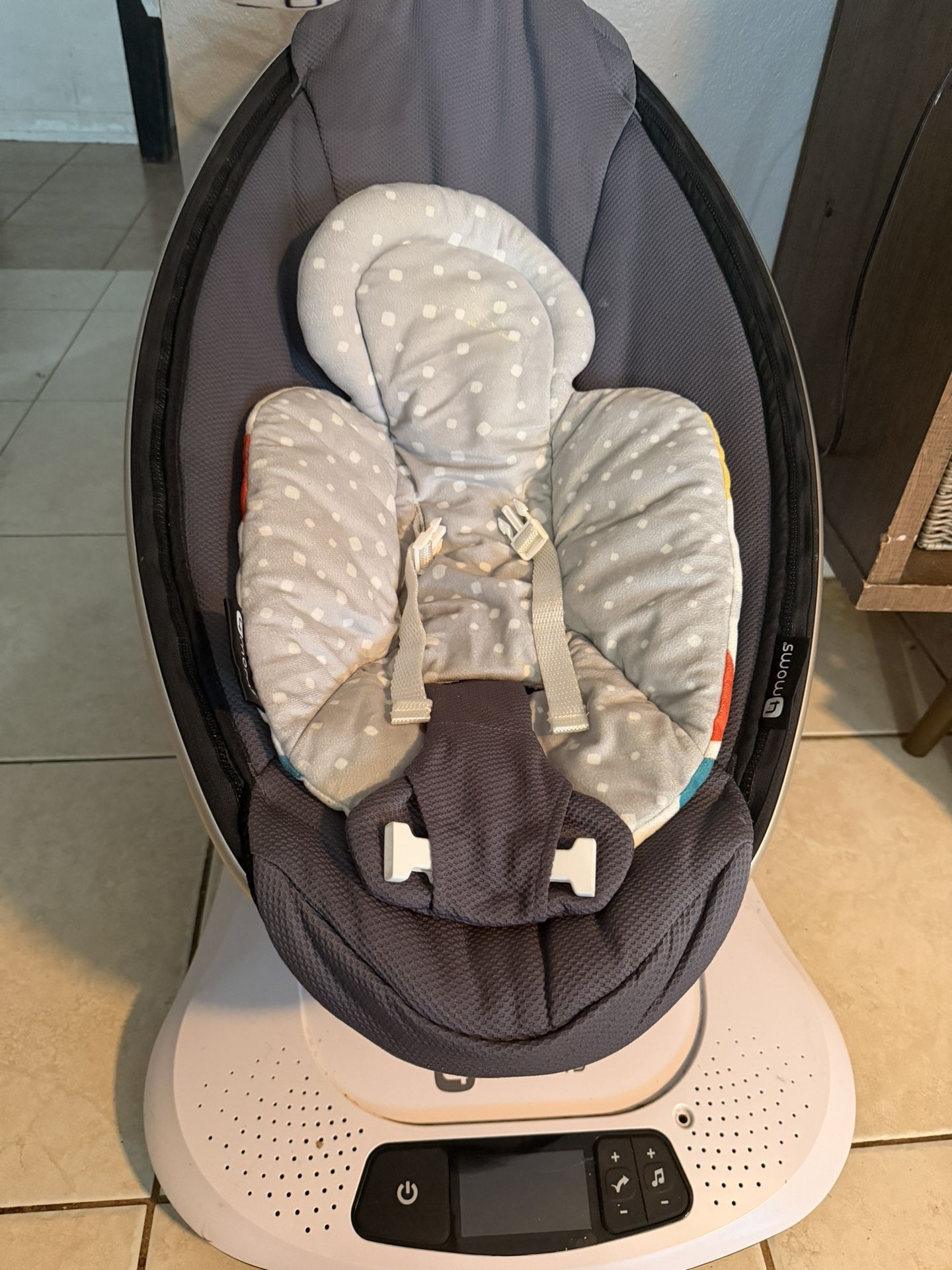 4Moms MamaRoo Swing with two set of inserts
