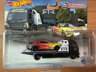 Hot Wheels Premium Team Transport Ford Mustang RTR Spec 5