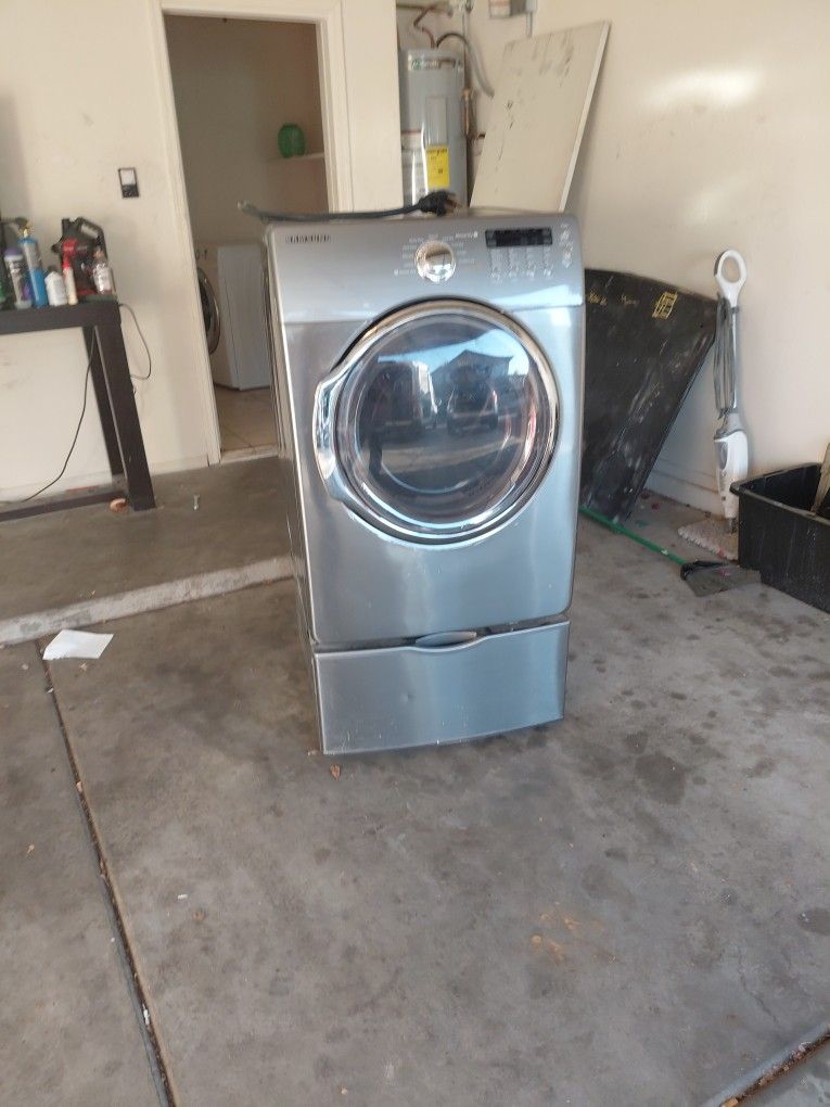 Washer and dryer set They don't match, but they do work. Need them gone today