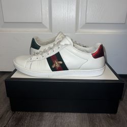 Gucci “WOMEN'S ACE SNEAKER WITH BEE”