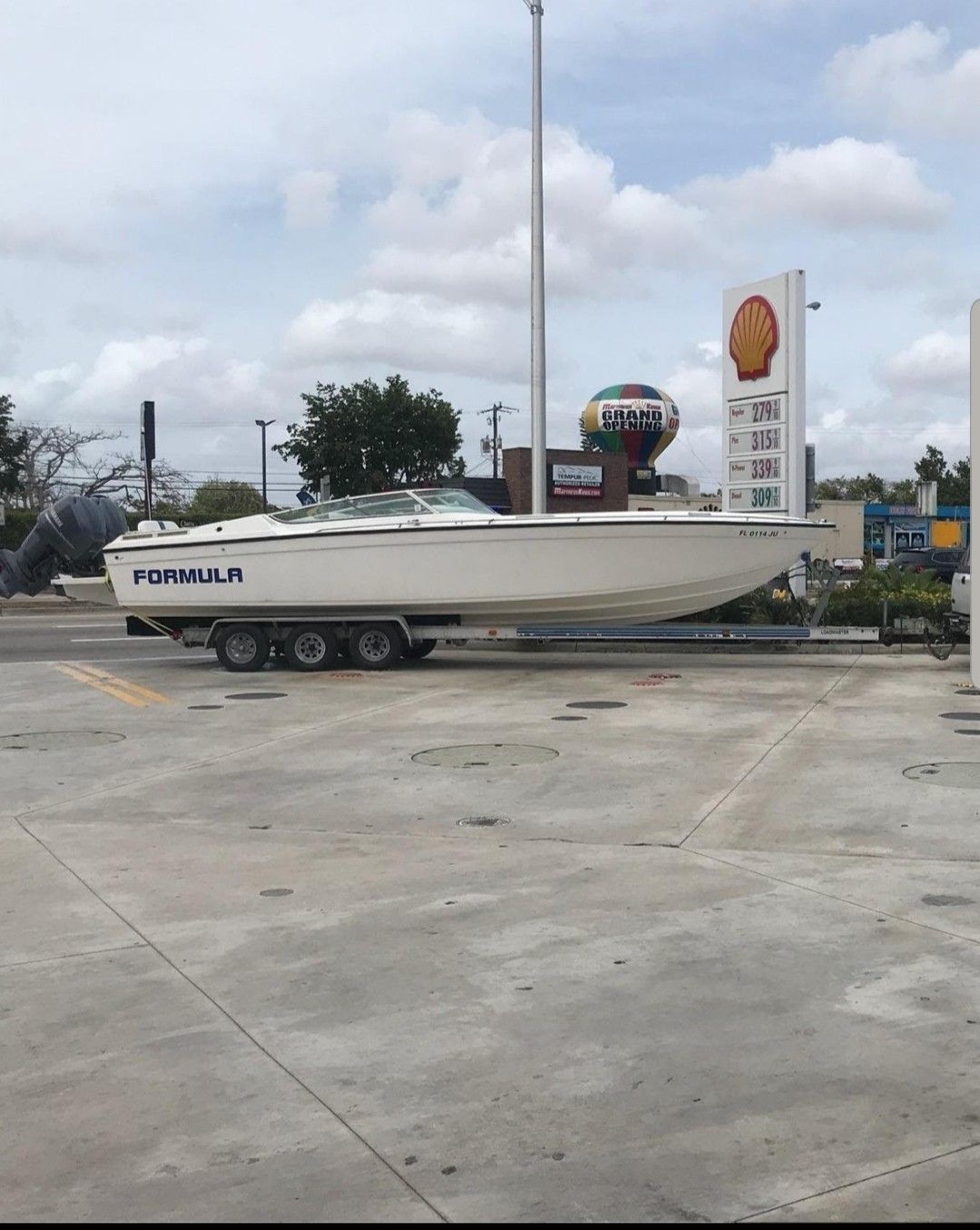 32 foot Formula boat 1987 for sale or trade, tittle in hand ... just boat and trailer no motors