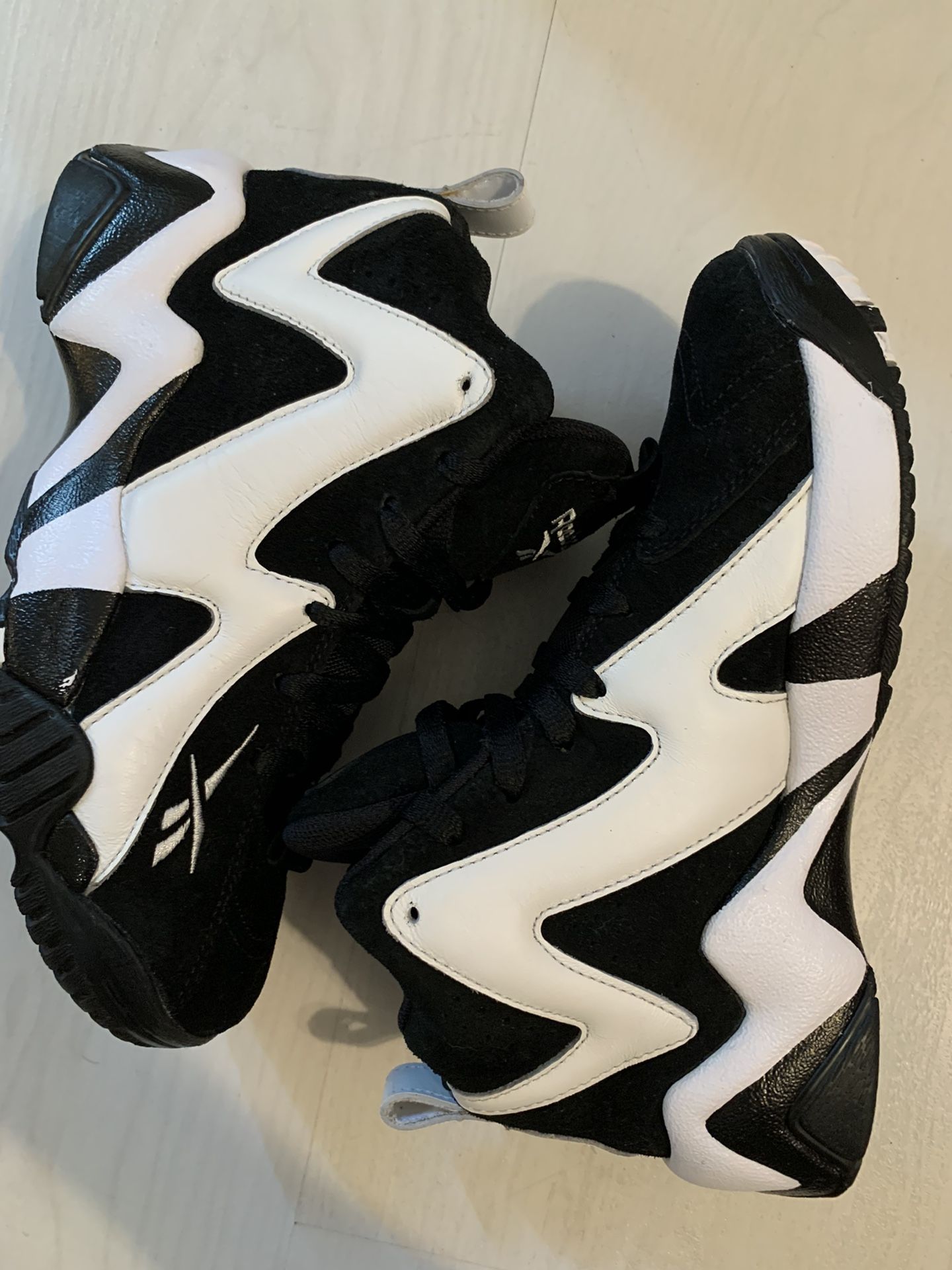 Reebok PUMP Kamikaze II Sneakers White Black Sz Size 6 Nike