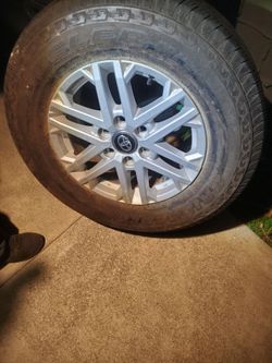Toyota tundra takeoffs rims tires 18in 265 70 18s 95% tread