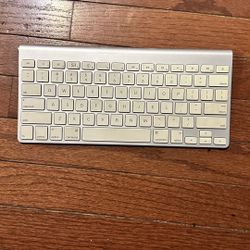 Bluetooth Apple Keyboard 