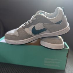 New Nike SB Alleyoop Size 5y