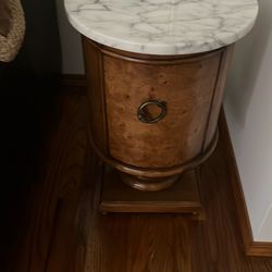 Corner table