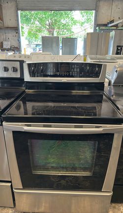 Whirlpool Stainless Steel Electric Range Smooth Top