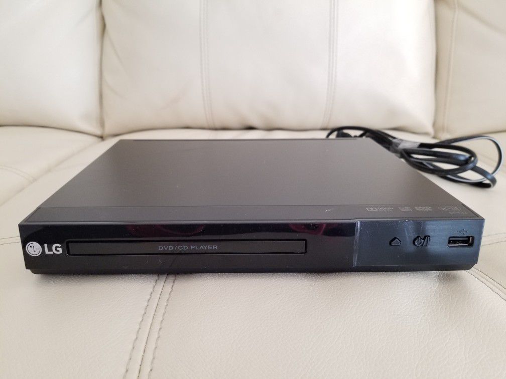 LG DP132 DVD/CD Player USED in excellent Condition with Remote.