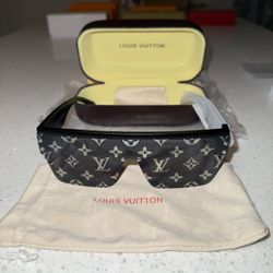 Louis Vuitton LV Monogram sunglasses 