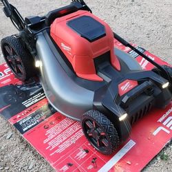 Milwaukee

M18 FUEL Brushless Cordless 21 in. Walk Behind Dual Battery Self- Propelled Mower