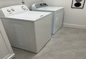 Like New Amana Washer & Whirlpool Dryer Set