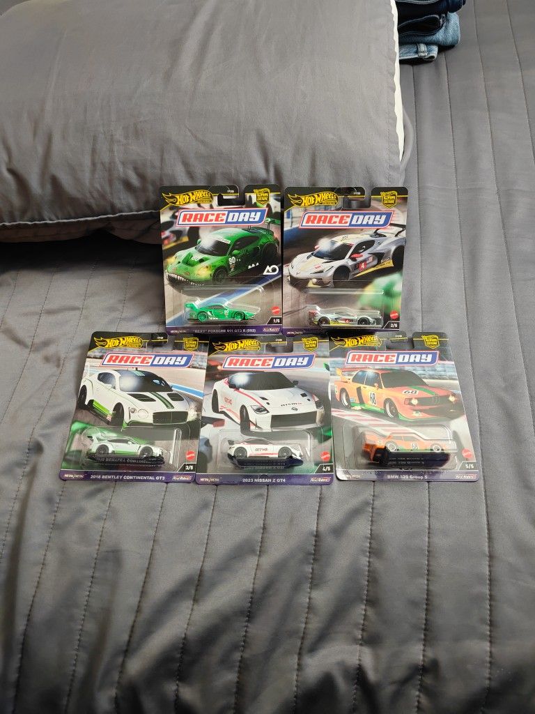 Hot Wheels Car Culture Race Day Set