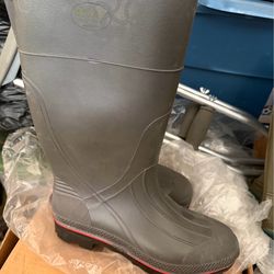 Men’s boots size 12