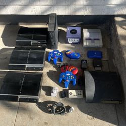 Gaming Consoles, Xbox, Gameboy,Nintendo,ps3